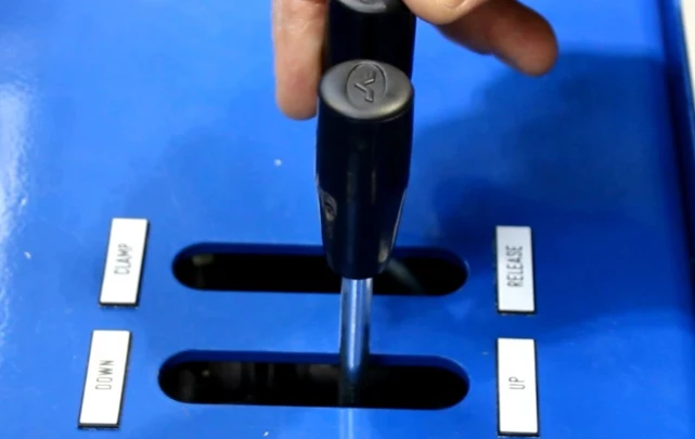 KUNZ WIS | Hydraulic Operation | Aircraft Tire Inspection