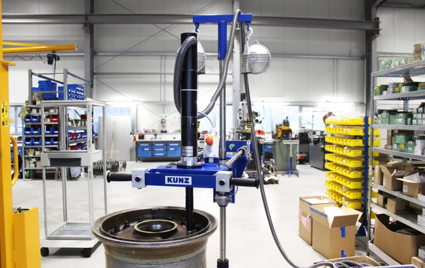 KUNZ UTT-L | single spindle nut runner for aircraft wheel loosening