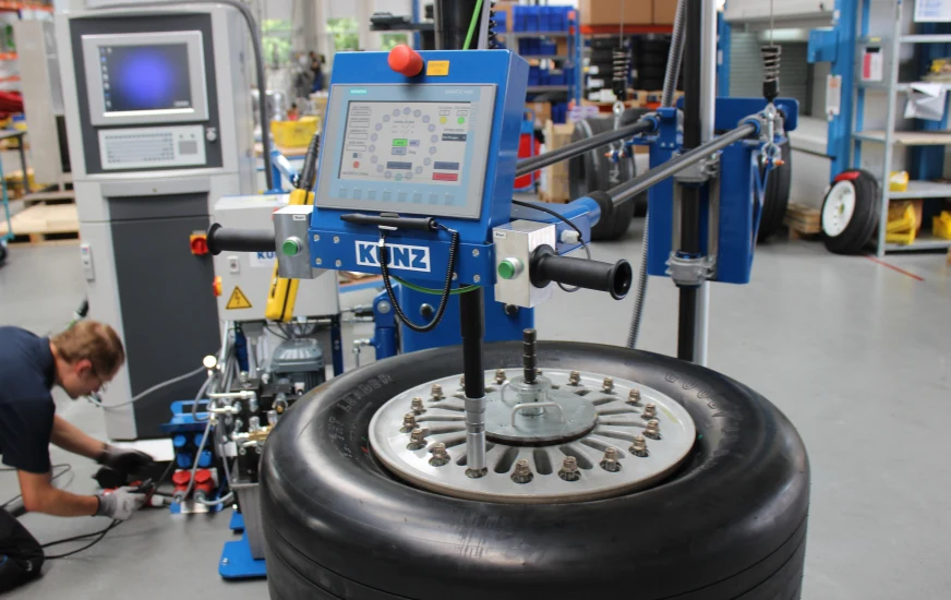 KUNZ UTT NGtronic single spindle nut runner | Aircraft Wheel Torquing 